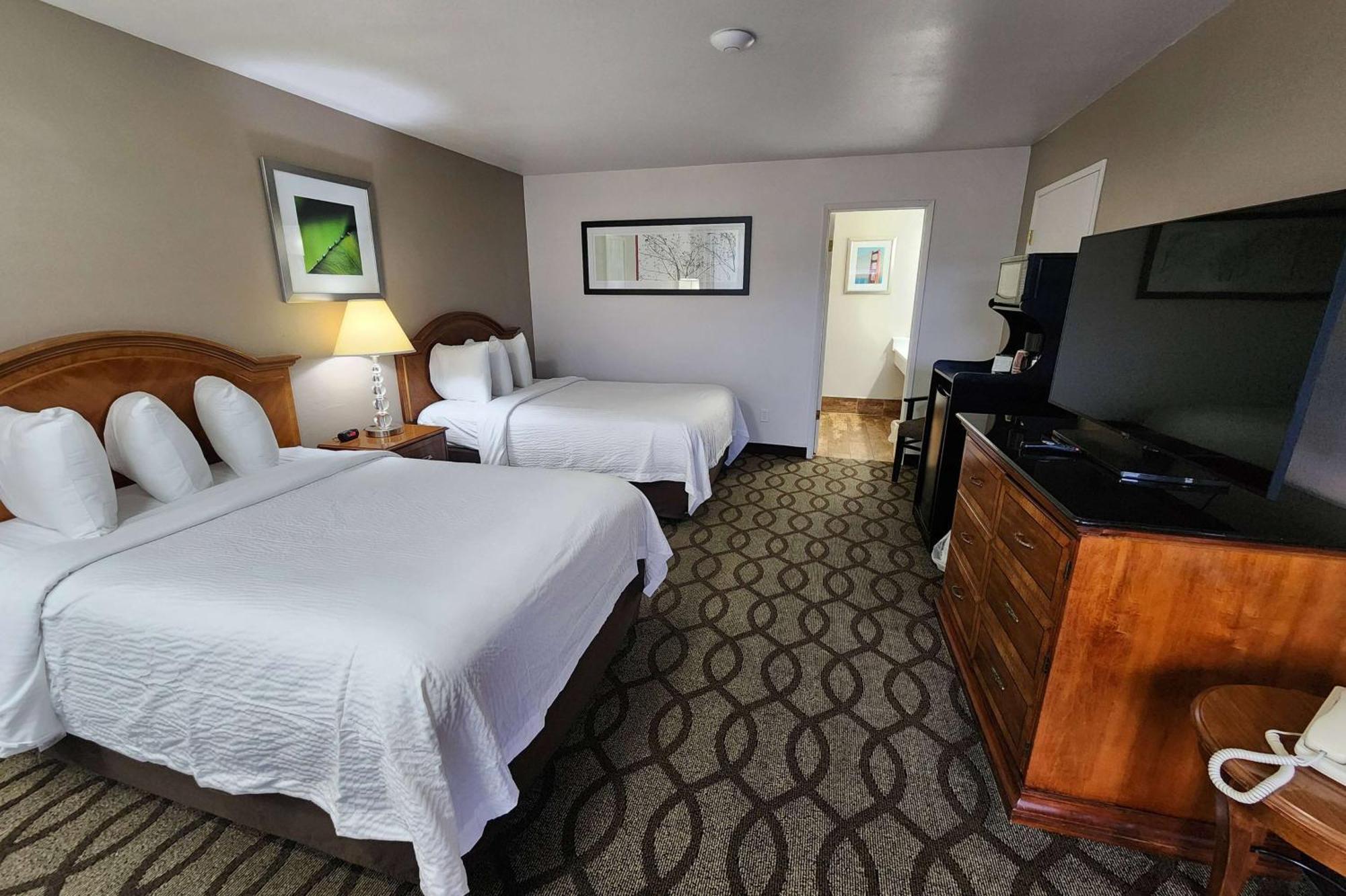 Ramada Bayside Inn & Suites إوريكا، هومبولدت، كاليفورنيا المظهر الخارجي الصورة